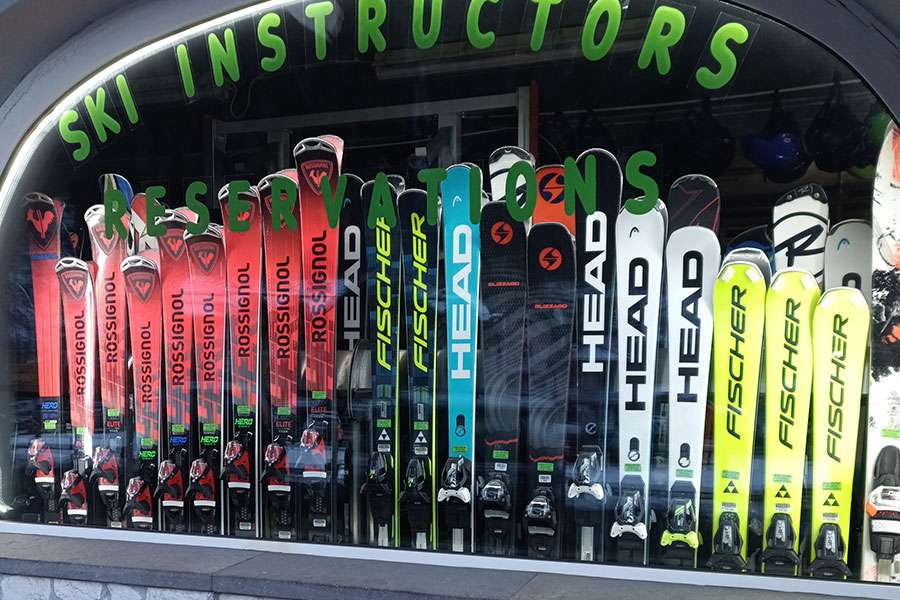 Noleggio sci a Campitello di Fassa